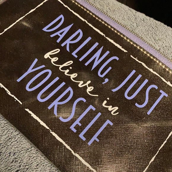 ⚜️Metallic Gold Inspirational Quote Wristlet! - Picture 1 of 3